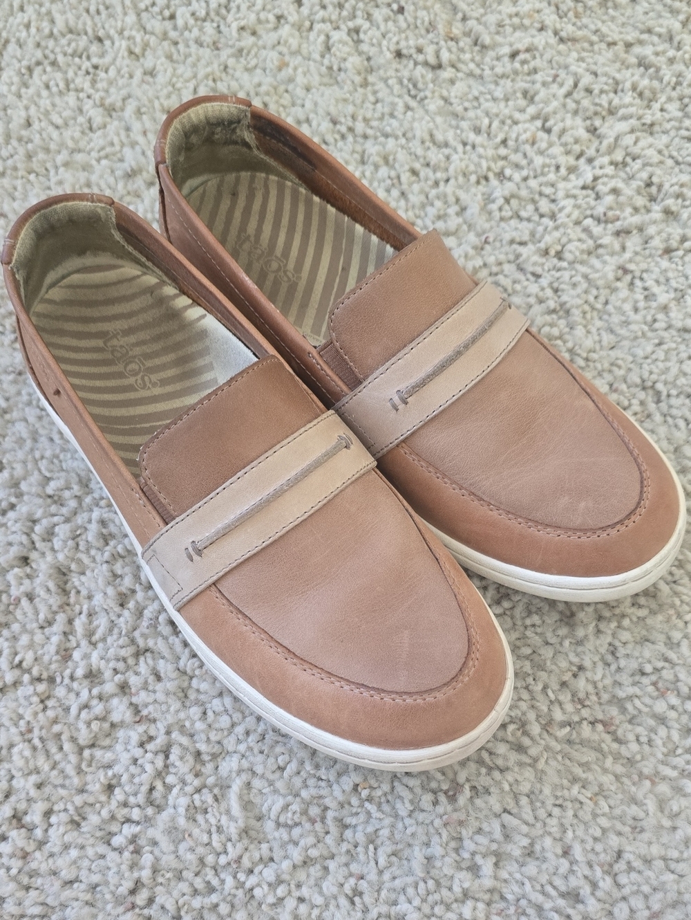 Taos Upwards Casual Slip-On Loafers in Carmel/Tan Size 7